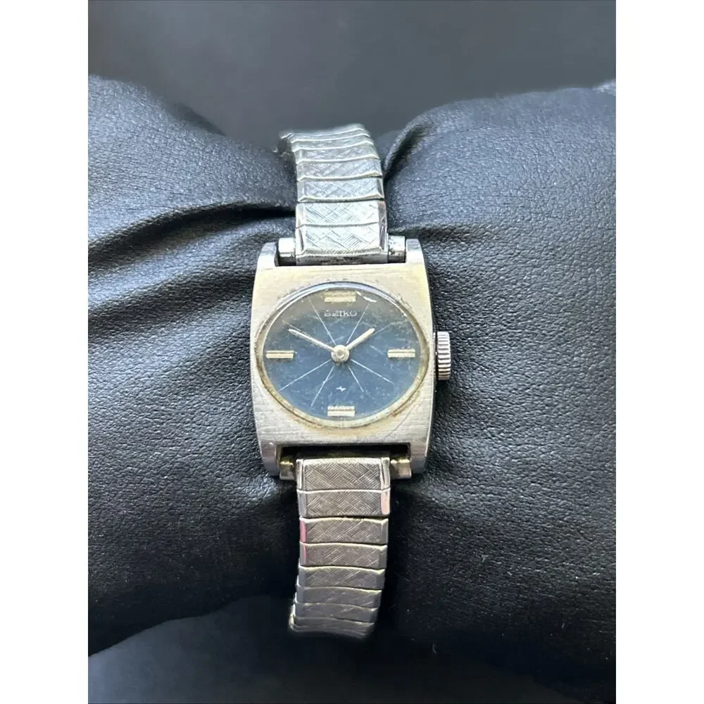 Vintage Seiko Women’s Wind Watch